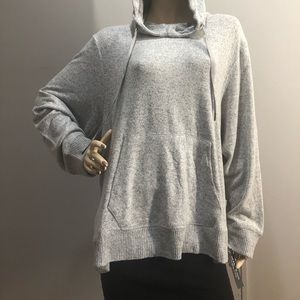 Zac & Rachel woman Hoodie Sweater. Size 2X. Color Gray.
